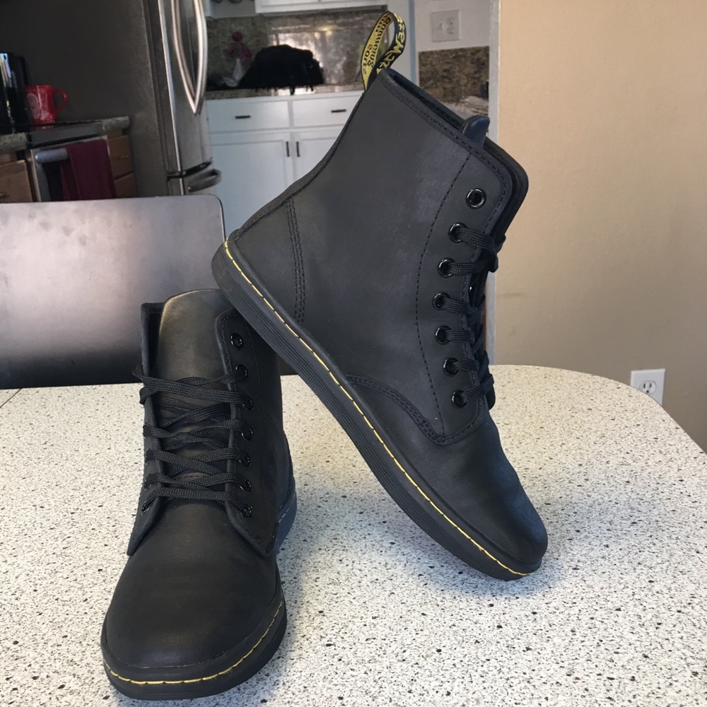 Dr. Martins Shoreditch Matte Leather Boots